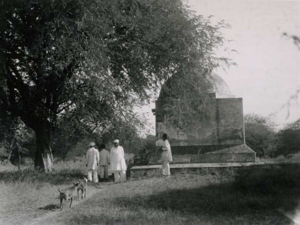 Surat, Persian cult building near the Great Tower of Silence