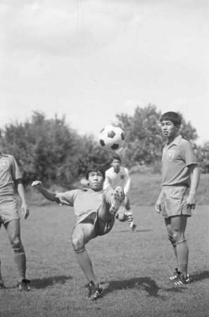 Training der A-Jugend-Fußballnationalmannschaft von Burma in der Sportschule Schöneck