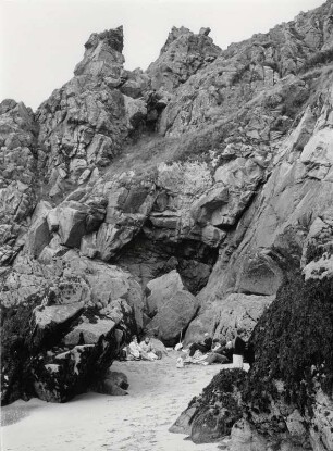 Felsenküste bei Porspéron, westlich von Dournenez, Bretagne