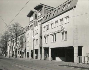 Dresden-Strehlen, Lockwitzer Straße 23. Büro- und Geschäftshaus (1993/1994). Straßenansicht von Südosten