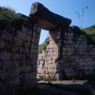 Orchomenós. Innern des minyschen Kuppelgrabes, 14.v. (Durchmesser) 14m. Portalbau, 5,50m H