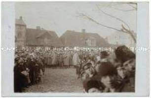 Zuschauer beim Neujahrskonzert 1916 des Landsturm-Inf.Batl. Glatz in Grodzisk