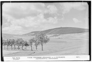 Oberwiesenthal. FDGB Ferienheim Eschenhof (1000 Meter) mit Fichtelberg (1214 Meter)