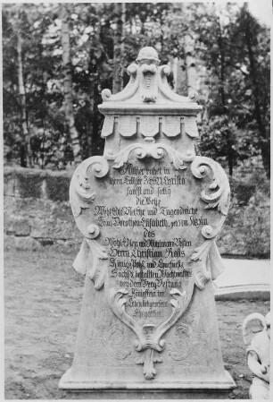 Grabmal Dorothea Elisabeth Rast, geborene Siegin. Sandstein, Mitte 18. Jahrhundert. Königstein, Festung : Grabmal Dorothea Elisabeth Rast, geborene Siegin. Sandstein, Mitte 18. Jahrhundert. Königstein, Festung