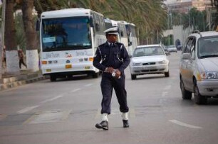 Hauptstadt Tripolis : Verkehrspolizist am "Grünen PLatz" im Zentrum der libyschen Hauptstadt Tripolis, aufgenommen 2006