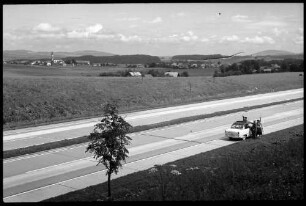 Strass: Autobahn Salzburg-Mondsee, Parkplatz an der Brücke