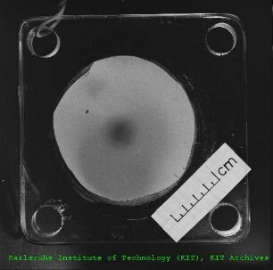 Glasplatte für Strahlversuche am Zyklotron (Zykl)