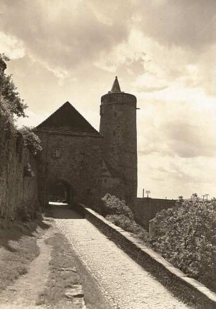 Bautzen. Mühltor außerhalb der Stadtmauer, im Gegenlicht