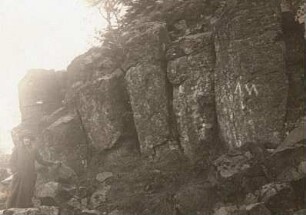 Erzgebirge. Pöhlberg. Basaltsäulen im Norden des Pöhlbergs bei Annaberg, sogenannte "Butterfässer"