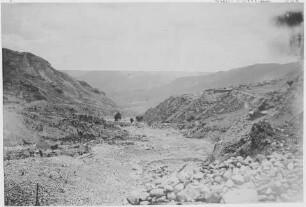 Tal und Ort Chuquiaguillo gegen die Hochfläche von Bolivien