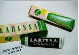 Tuben mit Inhalt Zahnpasta "Larissa mit Chlorophyll" in Originalschachteln