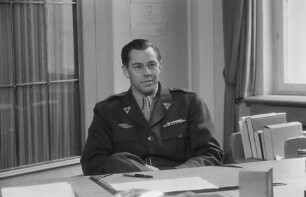 Der Direktor des Central Collecting Point Marburg Francis W. Bilodeau