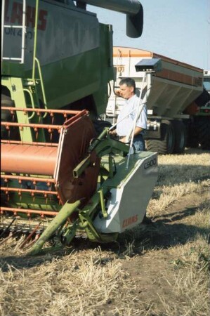 Fotografie: Erntetechnik, Mähdrescher selbstfahrend, Schneidwerk