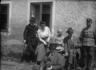 Gesellschaft mit Soldat