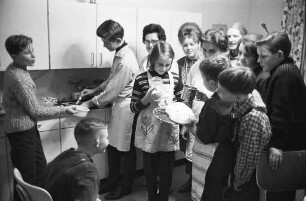Kochkurs des Hausfrauenverbands Karlsruhe für Kinder.
