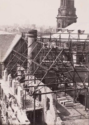 Dresden, Neues Rathaus, Wiederaufbau : Dresden, Neues Rathaus, Südflügel, Dachstuhl im Wiederaufbau