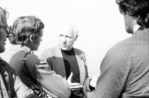 24. Tagung 1974 Chemiker; Bodenseefahrt: Melvin Calvin diskutiert