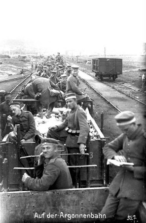 Erster Weltkrieg : Deutsche Soldaten auf Güterwaggons