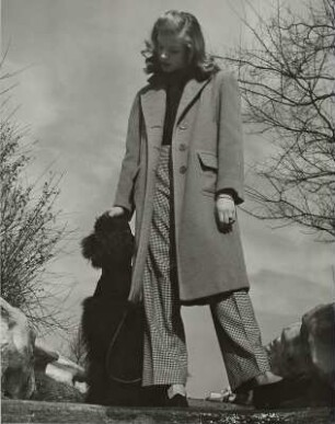 Modeaufnahme, Modell Lauren Bacall mit "Bliss"