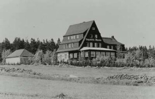 Zinnwald-Georgenfeld, Hochmoorweg 28. Berghotel und Restaurant "Lugstein-Baude"
