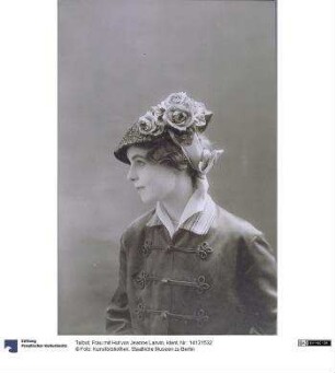 Frau mit Hut von Jeanne Lanvin