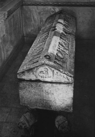 Hildesheim, St. Michael, ehem. Benediktiner-Klosterkirche, Krypta, Grab des Hl. Bernward, Sarkophag; Hl. Bernward (gest. 1022)