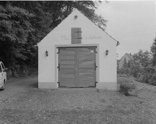 Königsbrück-Gräfenhain, Hintere Gasse 3. Gerätehaus der Freiwilligen Feuerwehr. Straßenfront (Giebelseite)
