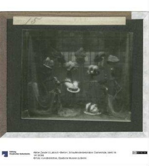 Schaufensterdekoration: Damenhüte