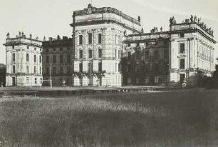 Neues Schloss. Parkseite