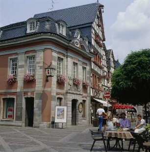 Bad Neuenahr-Ahrweiler. Altes Rathaus. Übereckansicht