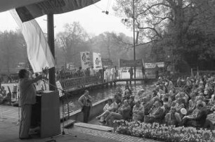 Maikundgebung des Deutschen Gewerkschaftsbundes DGB in der Innenstadt mit Volksfest auf der Seebühne im Stadtgarten