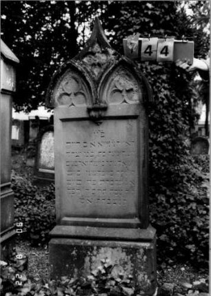 Grabstein 744