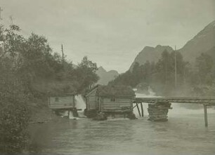 Norwegen. Wassermühlen am Loekenfoss, Wasserfall in den Löken (Nebenfluß des Olden)