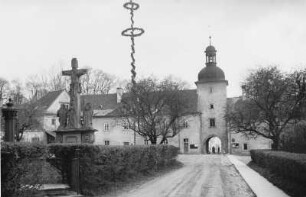 Stift Tepl : Innenhoft des Klosters Tepl. In der Mitte der Torturm.