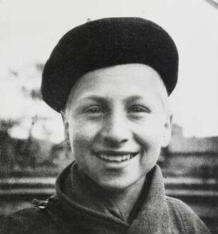 Kleiner Schuhputzer in Orscha oder Smolensk 1943
