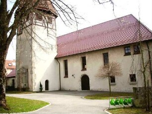 Ansicht von Norden mit Kirche (im Kern Gotisch-Barock überarbeitet) in ehemaligem Kirchhof