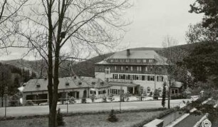 Bärenfels (Altenberg-Bärenfels). Blick zum Kurhaus Kaiserhof