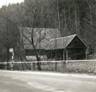 Großröhrsdorf. Schneckenmühle, hölzernes Nebengebäude. Straßenansicht von Westen