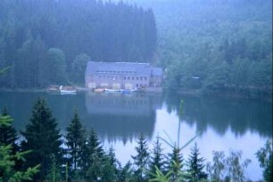 Bootshaus am Lütschestausee und Stausee