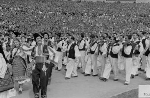 Eröffnung der III. Weltfestspiele der Jugend und Studenten im Walter Ulbricht-Stadion in Berlin : Teilnehmer der Weltfestspiele im Demonstrationszug