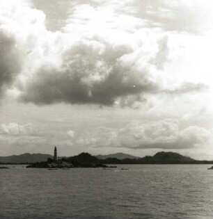 Burma (Birma). Leuchtturm auf einer Insel in der Bucht von Akyab