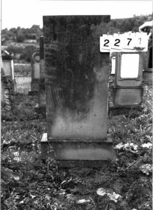 Grabstein 2271 (Index: 100097378) Maße HxBxT: 126x50x14 cm: Grabstein 2271