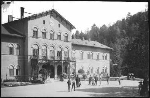 Bad Elster. Hauptbadehaus mit Kurplatz