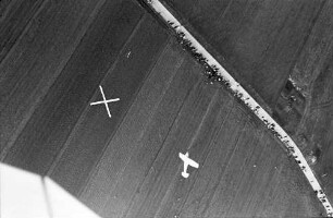 Oberrimsingen: Absprungkreuz vor dem Jugendheim Oberrimsingen