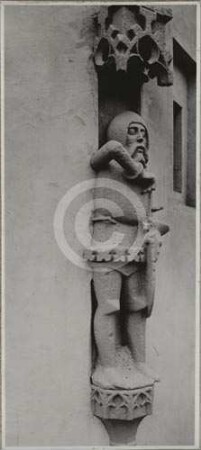 Eckfigur am Rathausturm Jauer