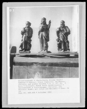 Christus und sieben Apostel — Statue