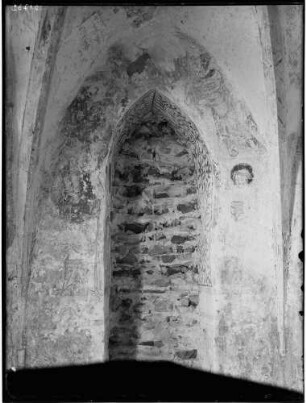 Bickesheim Wallfahrtskirche Maria Bickesheim Wandmalerei - Südöstliches Fenster zugemauert