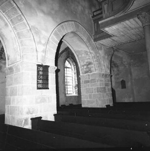 Strausberg, Predigerstraße 2. Marienkirche (um 1250, 1341/1342 Renovierung, ab 1448 Umbau). Blick vom Hauptschiff in das Seitenschiff