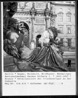 Kaiser-Wilhelm-Nationaldenkmal / Nationaldenkmal Kaiser Wilhelm I. — Krieg und Frieden — Personifikation des Friedens