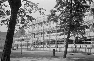 Neubau des Bundesverfassungsgerichts an der Westseite des Schloßplatzes.